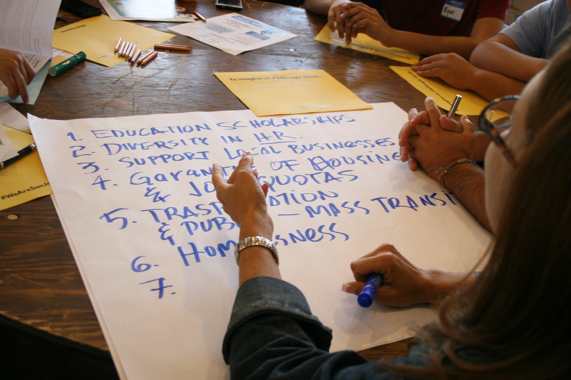 google-meeting-women-writing